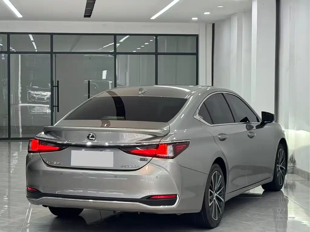 Lexus ES — миниатюра 7