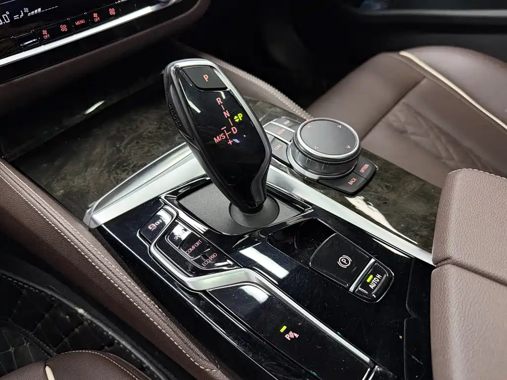BMW 5 Series — миниатюра 17