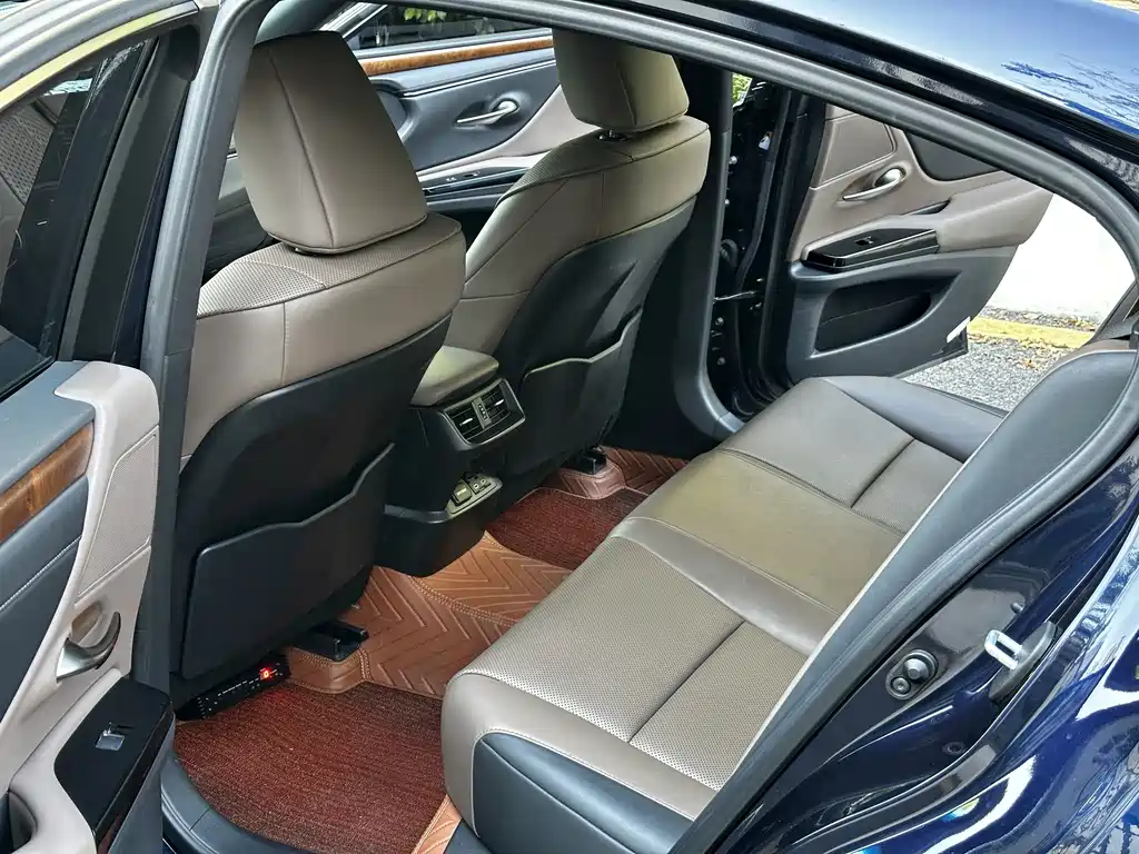 Lexus ES — миниатюра 8
