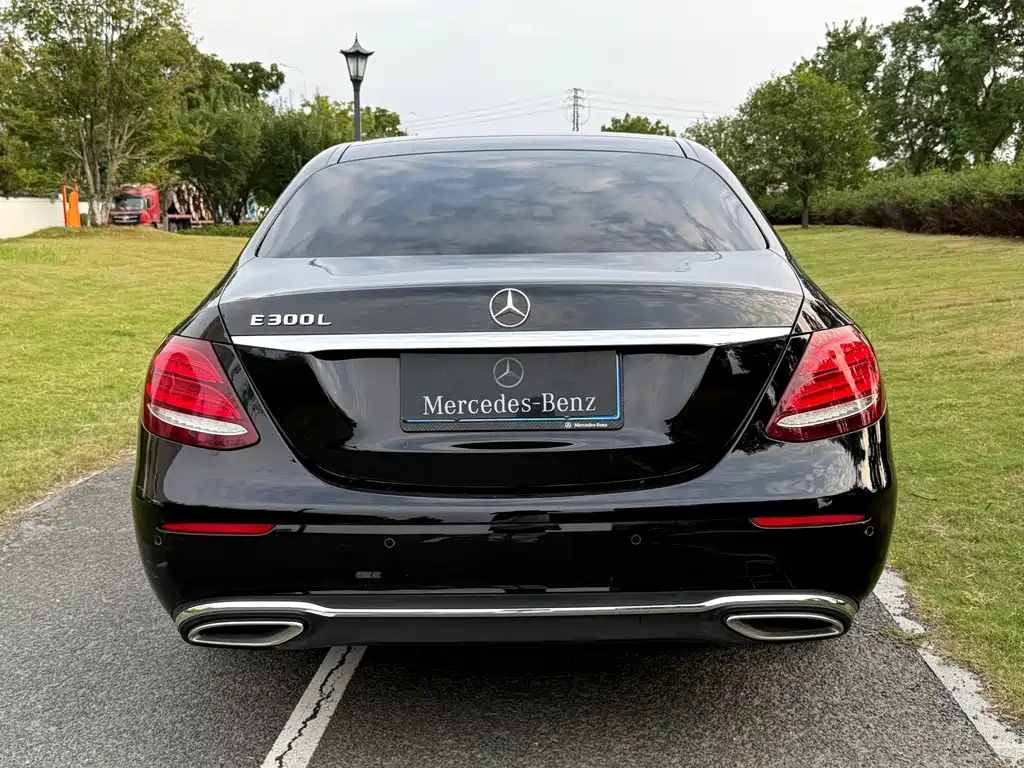 Mercedes-Benz E-Class — миниатюра 9