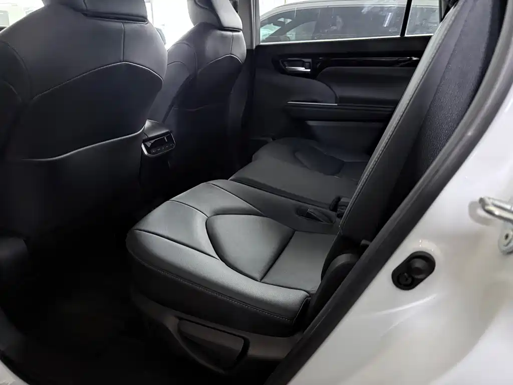 Toyota Highlander — миниатюра 11