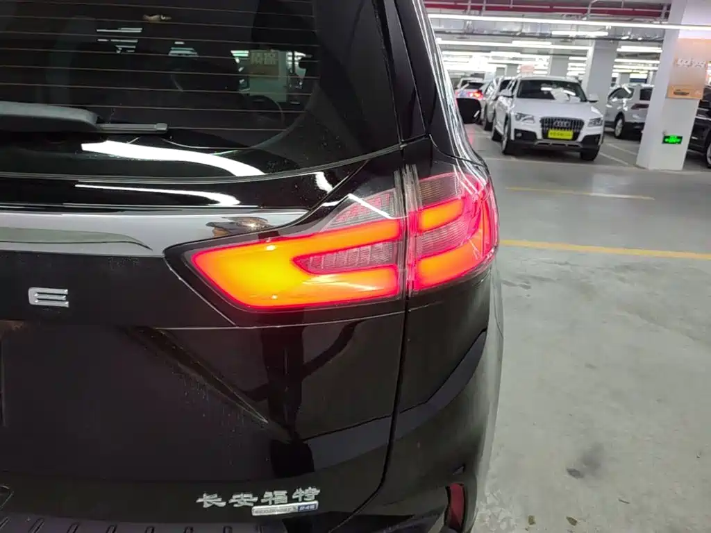 Ford Edge — миниатюра 8