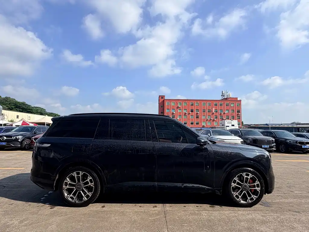 Lynk & Co 900 — миниатюра 5