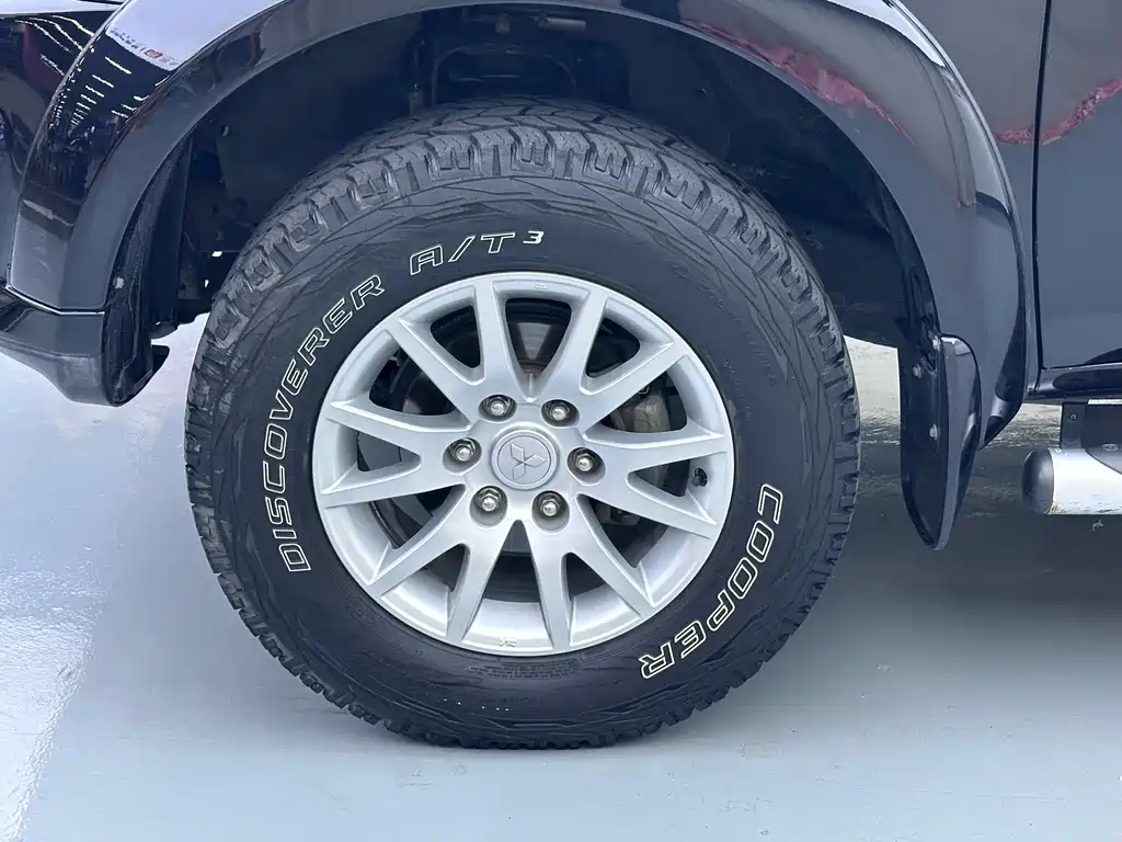 Mitsubishi Pajero Sport — миниатюра 4