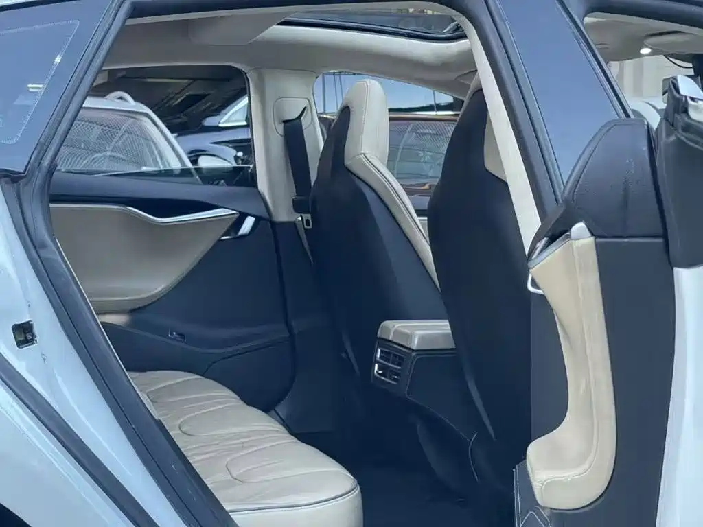 Tesla Model S — миниатюра 11