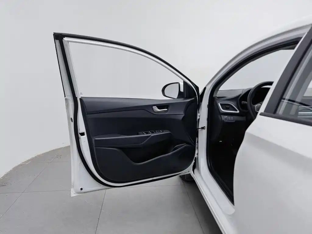 Hyundai Verna — миниатюра 8