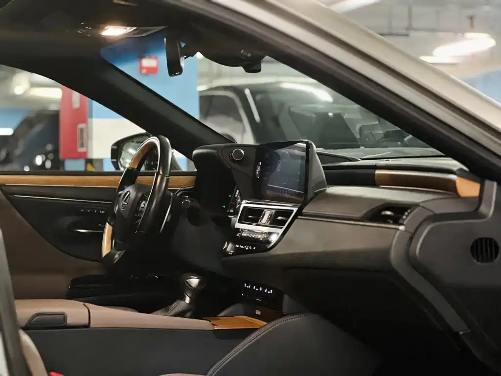 Lexus ES 2021 300h Executive