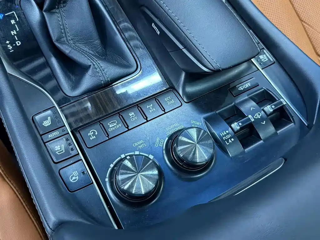 Lexus LX — миниатюра 21