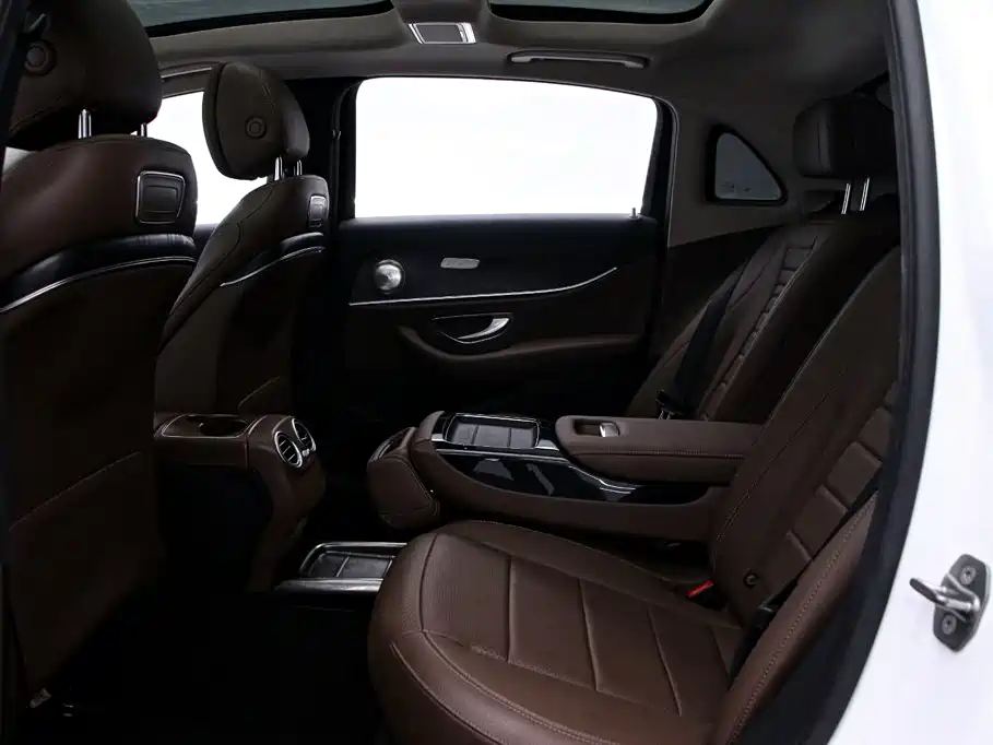 Mercedes-Benz E-Class — миниатюра 17