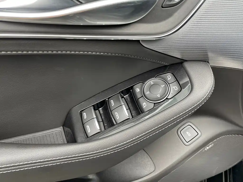 Cadillac CT5 — миниатюра 4
