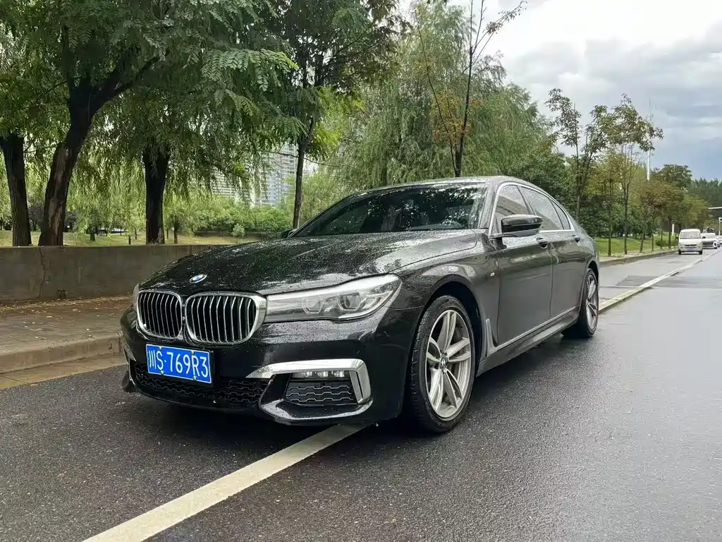 BMW 7 SERIES