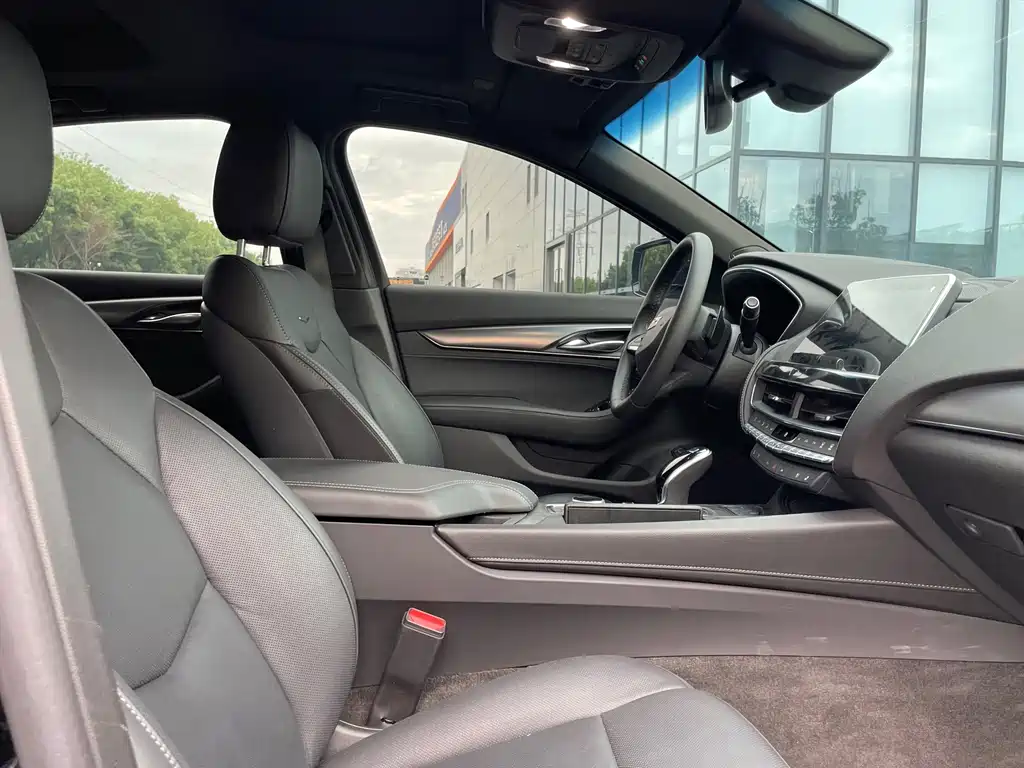 Cadillac CT5 — миниатюра 13