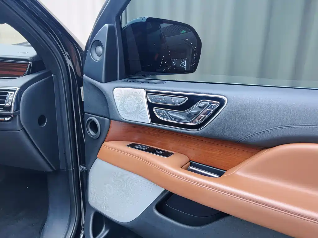 Lincoln Navigator — миниатюра 4