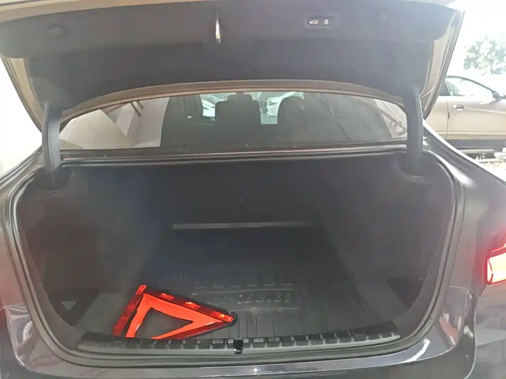 BMW 5 Series — миниатюра 19