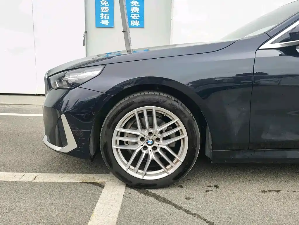 BMW 5 Series — миниатюра 9