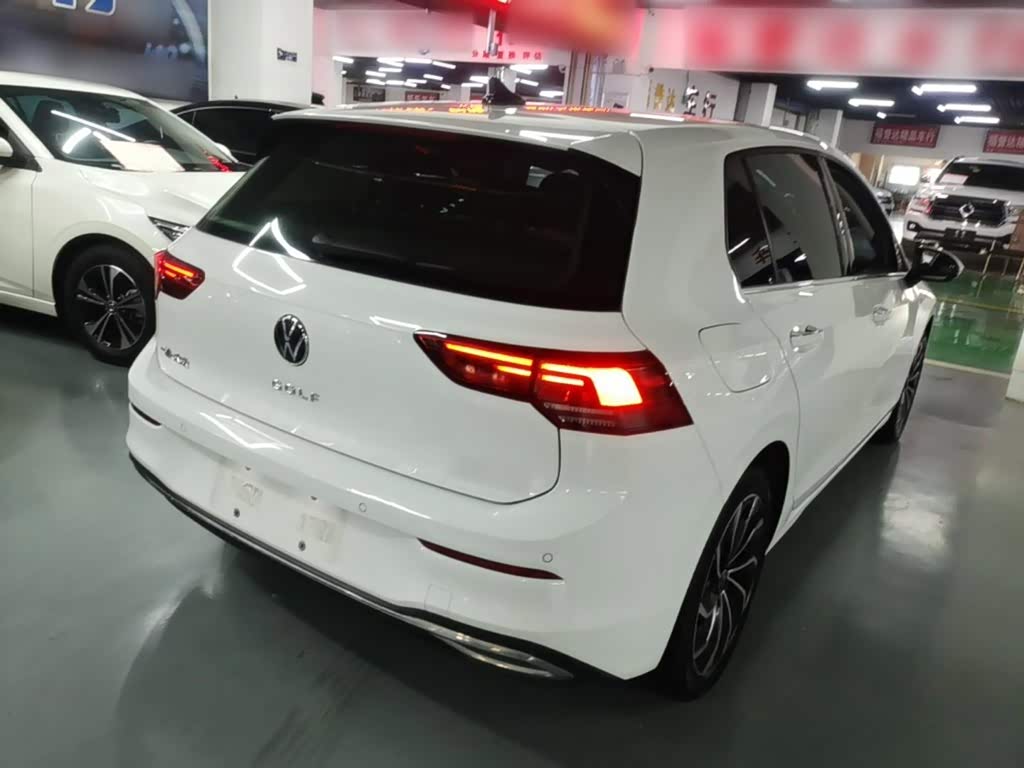 Volkswagen Golf 1.4 л 2023 г. Белый, пробег 38800 км