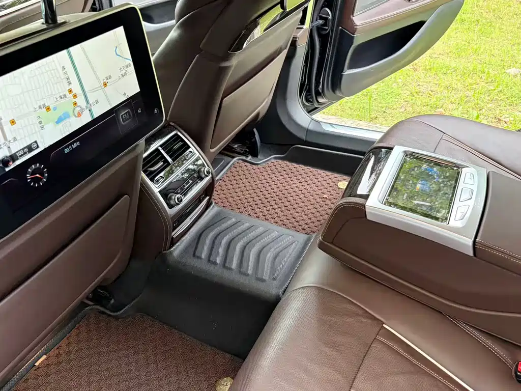 BMW 7 Series — миниатюра 14