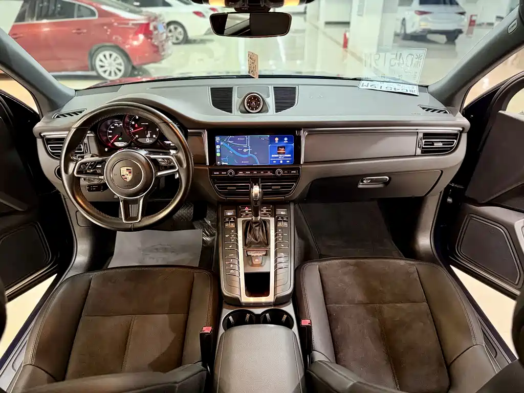 Porsche Macan — миниатюра 8