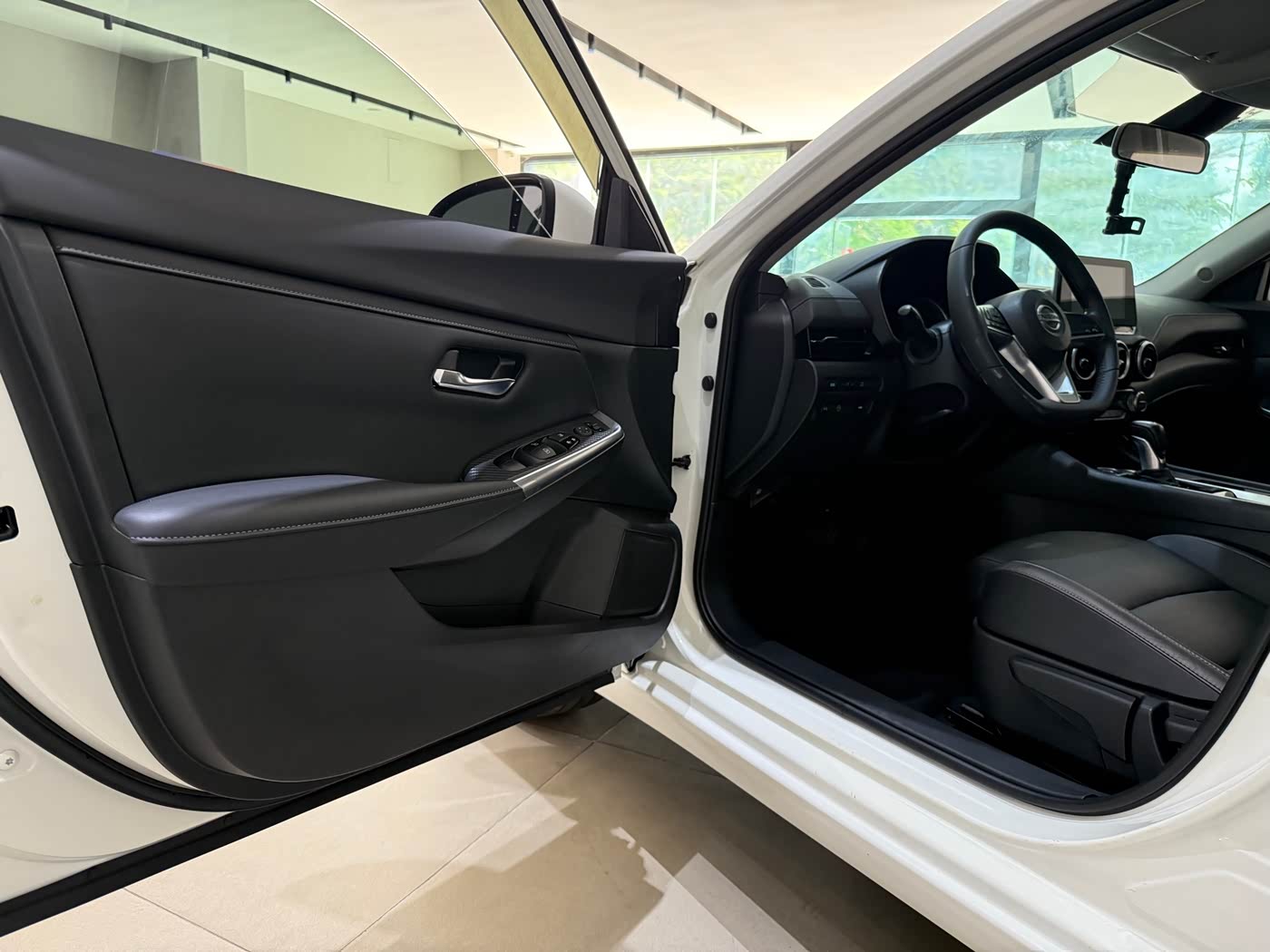Nissan Qashqai 1.6 л 2022 г. Белый, пробег 37000 км