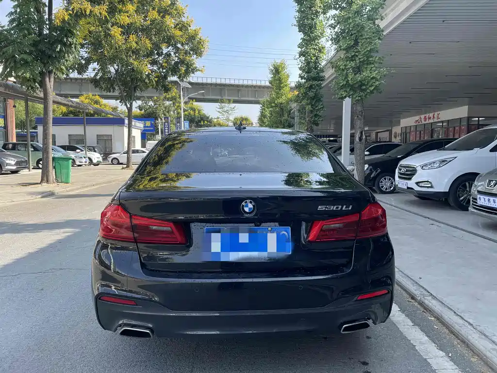 BMW 5 Series — миниатюра 9