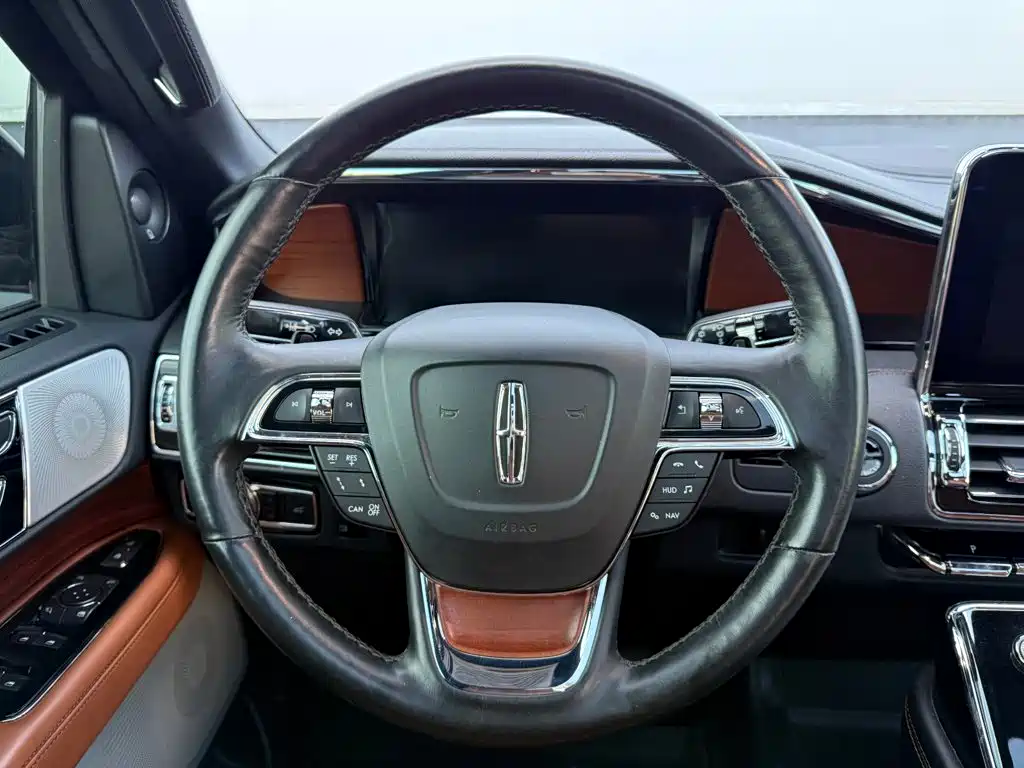 Lincoln Navigator — миниатюра 30