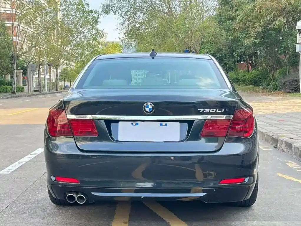 BMW 7 Series — миниатюра 5