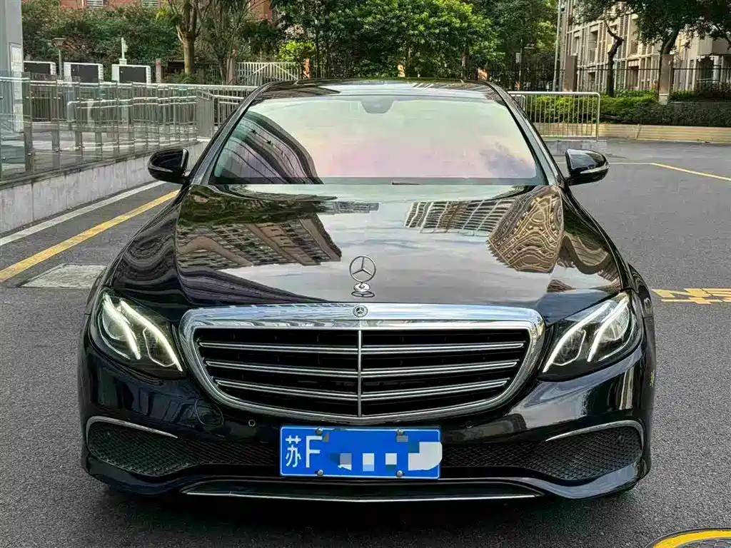 Mercedes-Benz E-Class — миниатюра 2