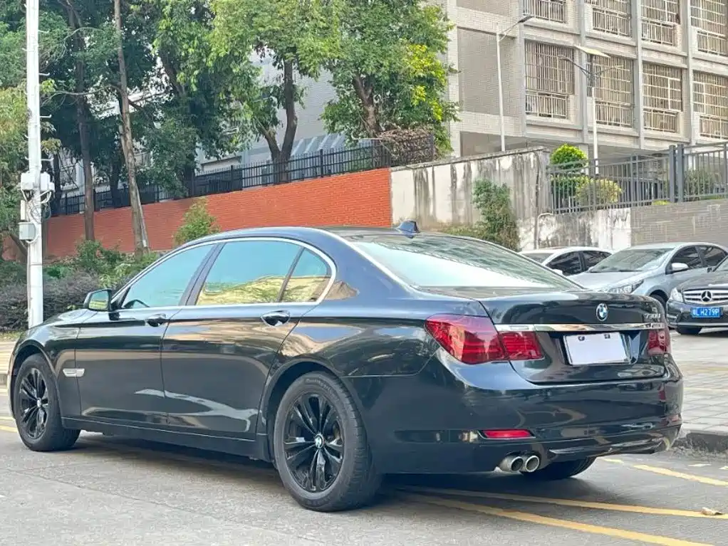 BMW 7 Series — миниатюра 4