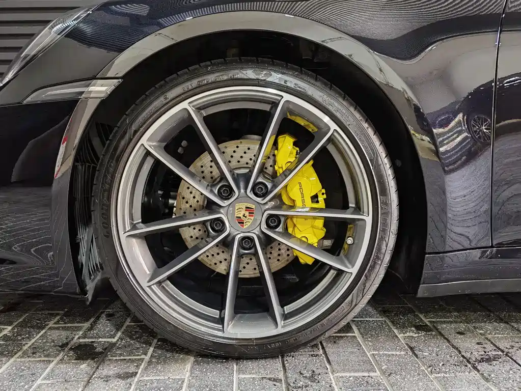 PORSCHE  911