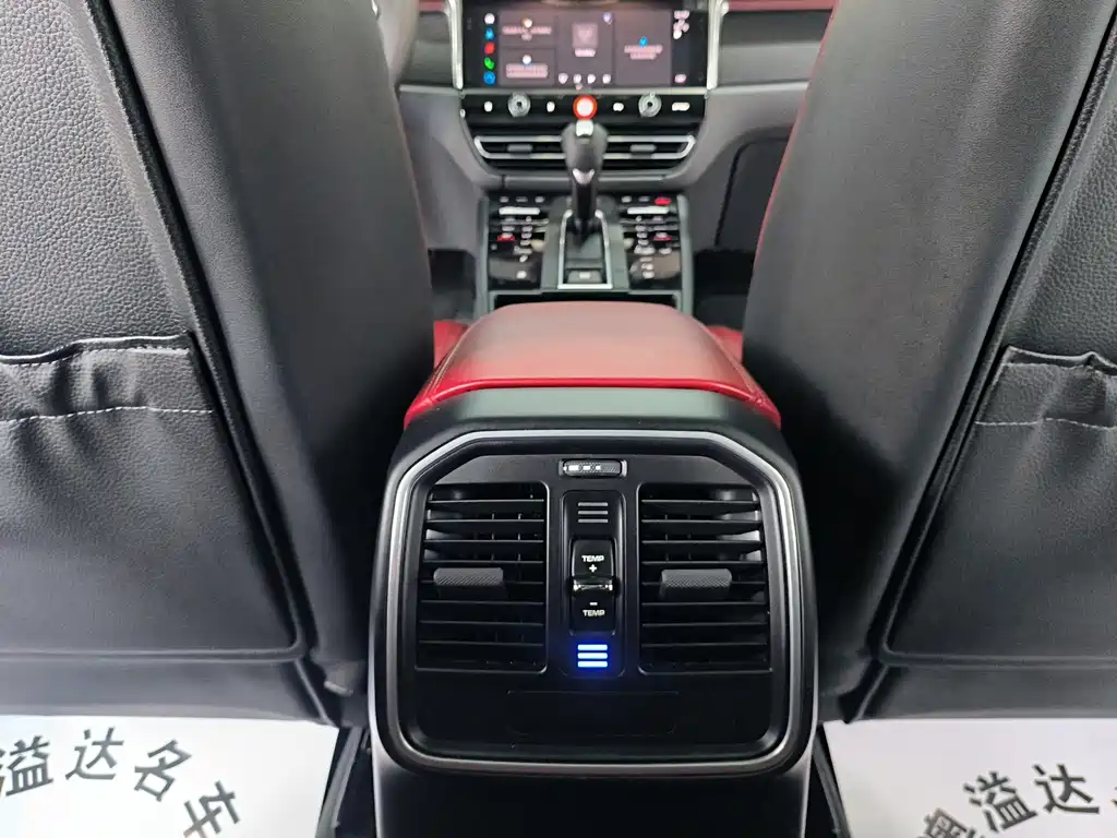 Porsche Macan — миниатюра 11