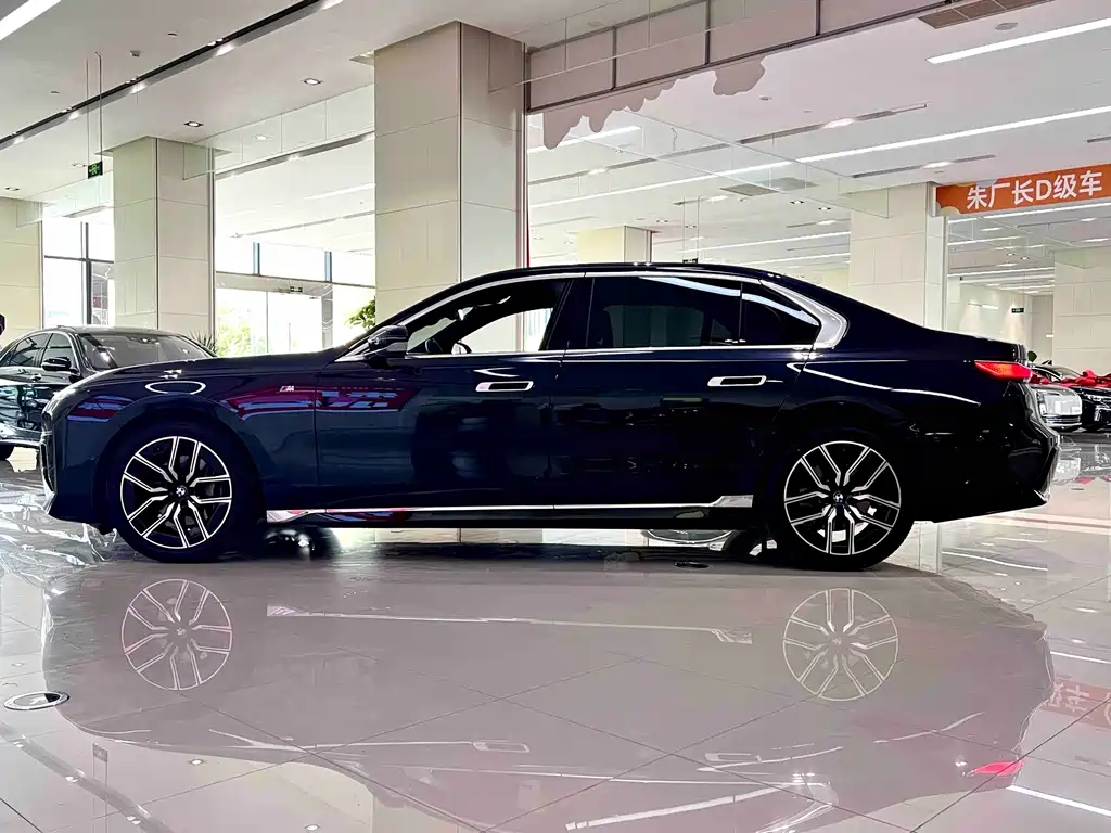 BMW 7 Series — миниатюра 3