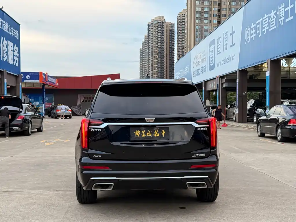 CADILLAC XT6