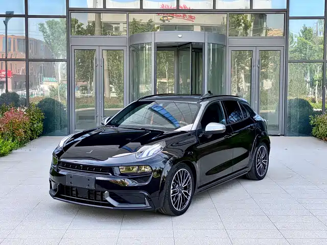2022 Lynk & Co 02