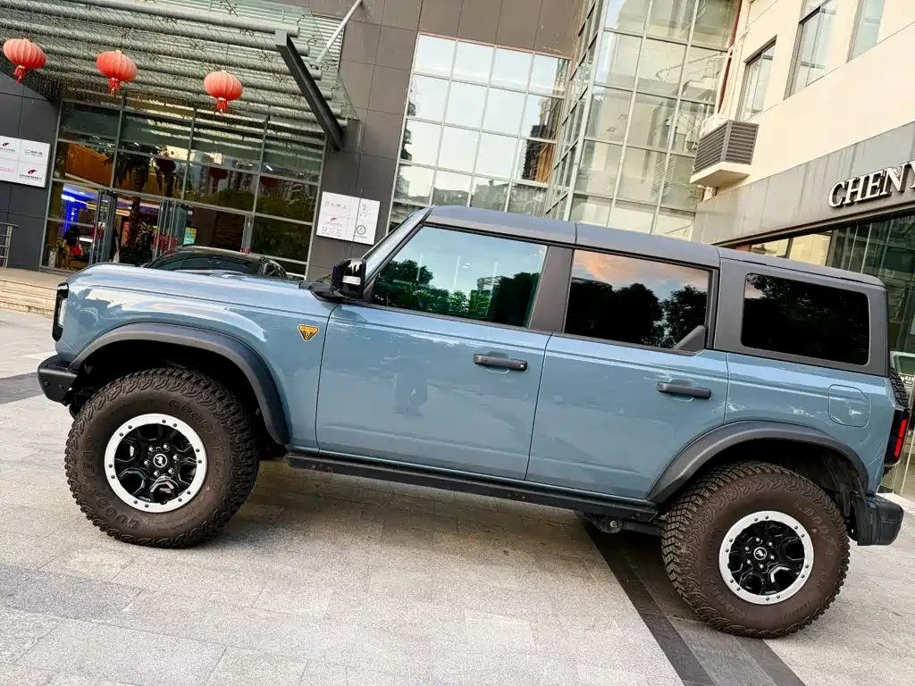 Ford Bronco — миниатюра 5