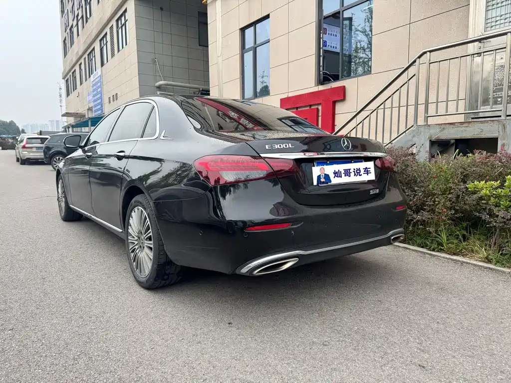 Mercedes-Benz E-Class 2022 — фото 4