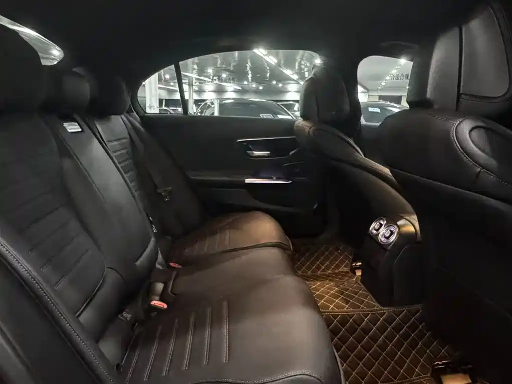 Mercedes-Benz C-Class — миниатюра 16