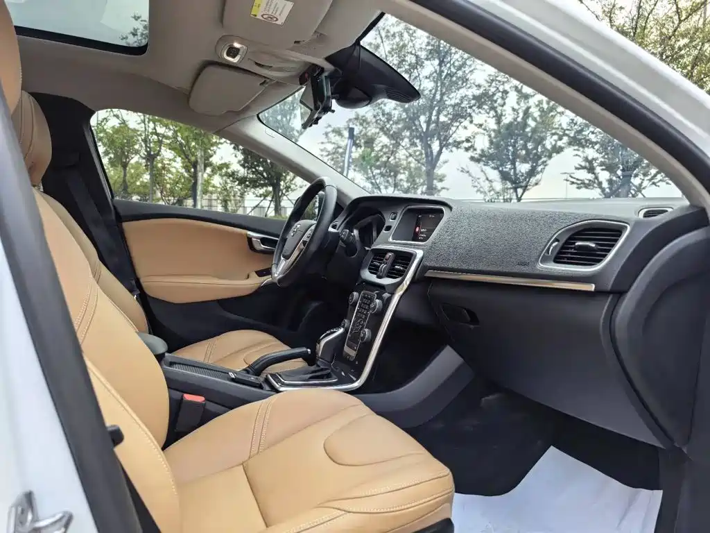 Volvo V40 — миниатюра 14