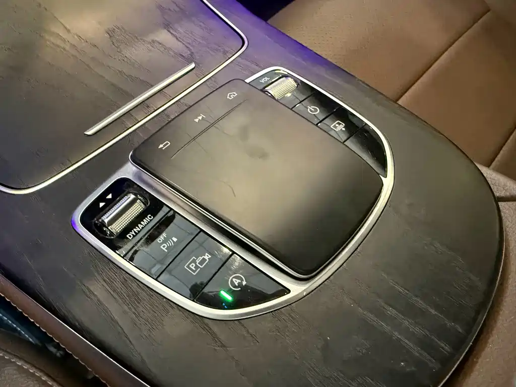 Mercedes-Benz E-Class — миниатюра 11