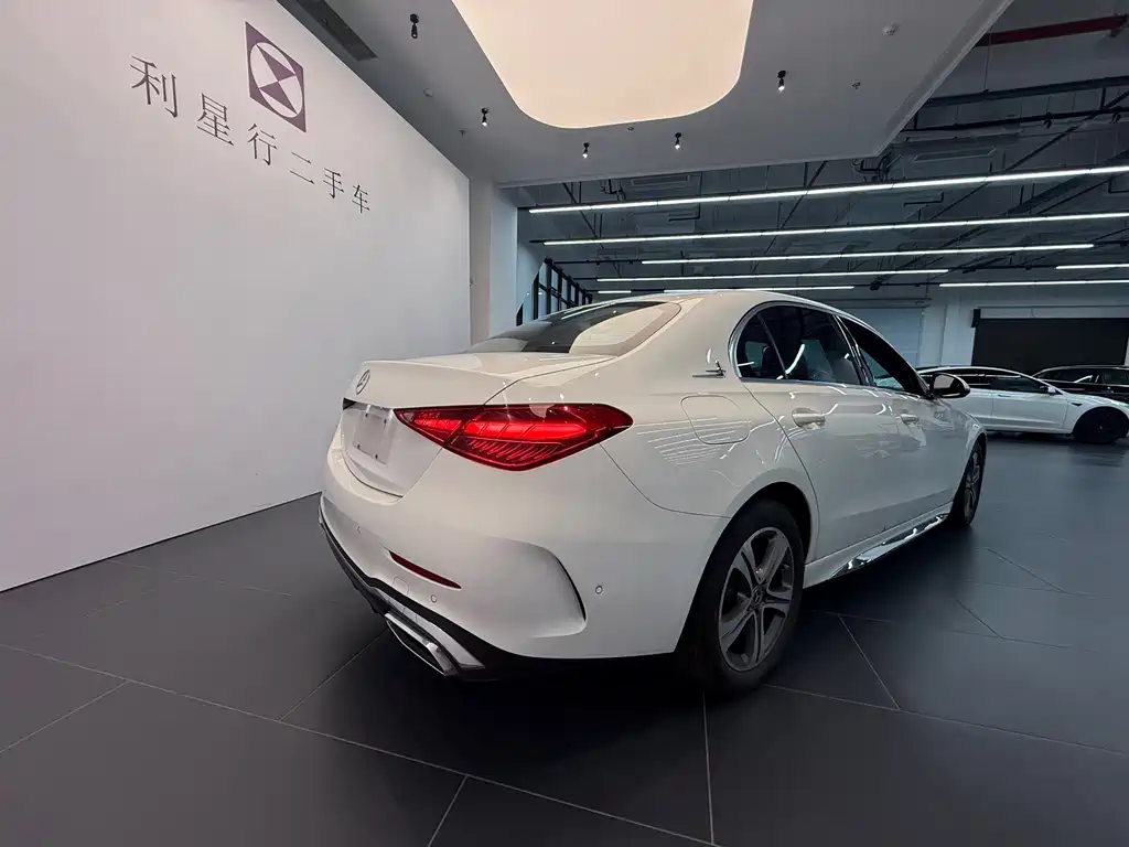 Mercedes-Benz C-Class — миниатюра 6