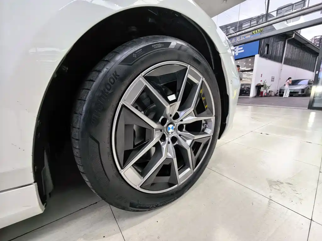 BMW 5 Series — миниатюра 23
