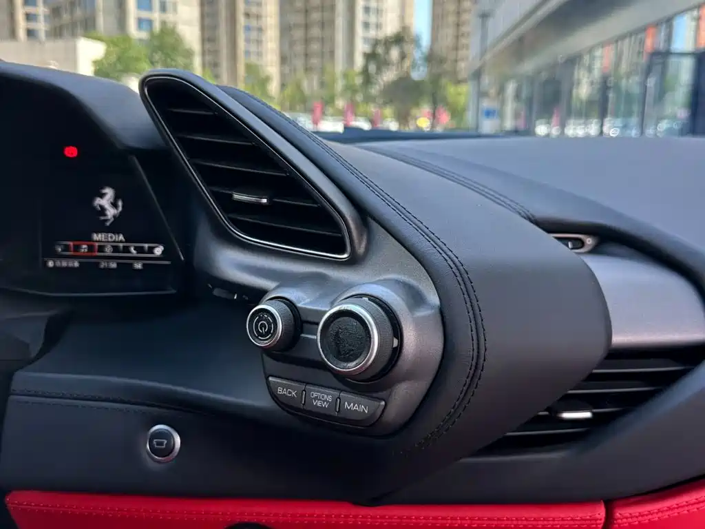 Ferrari 488 — миниатюра 12