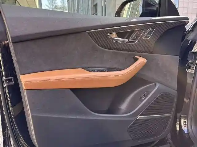 Audi RS Q8 — миниатюра 12