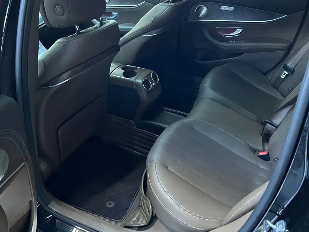 Mercedes-Benz E-Class — миниатюра 8
