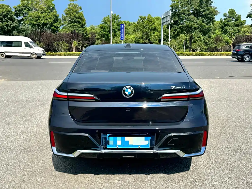 BMW 7 Series — миниатюра 6