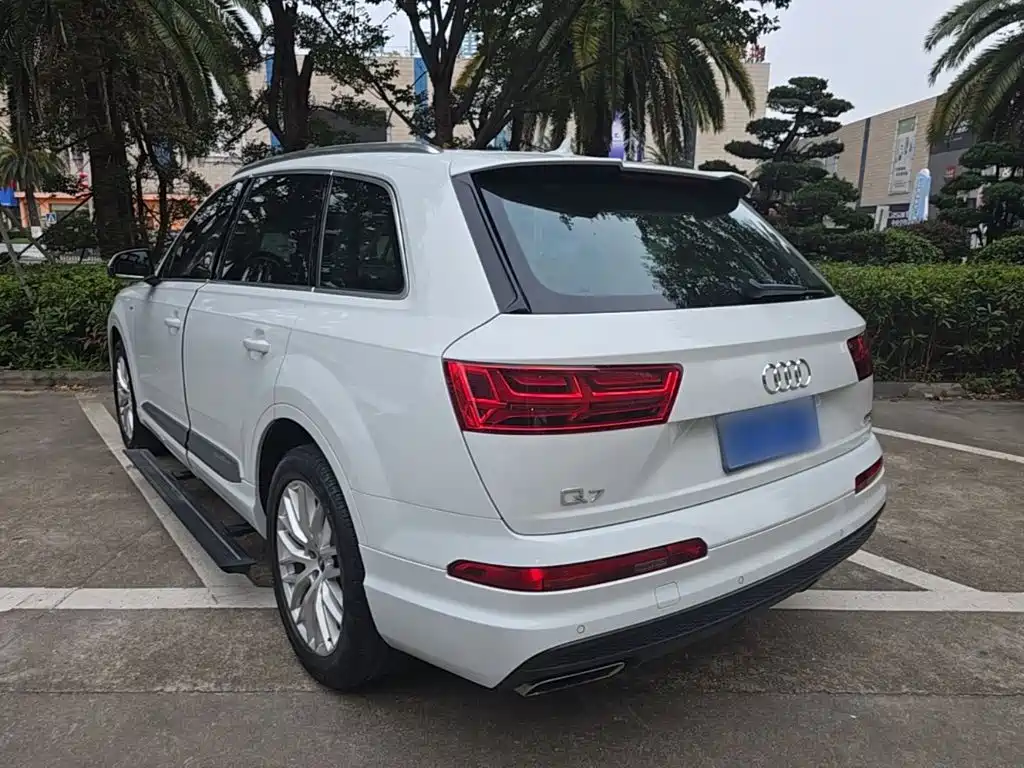 Audi Q7 — миниатюра 5