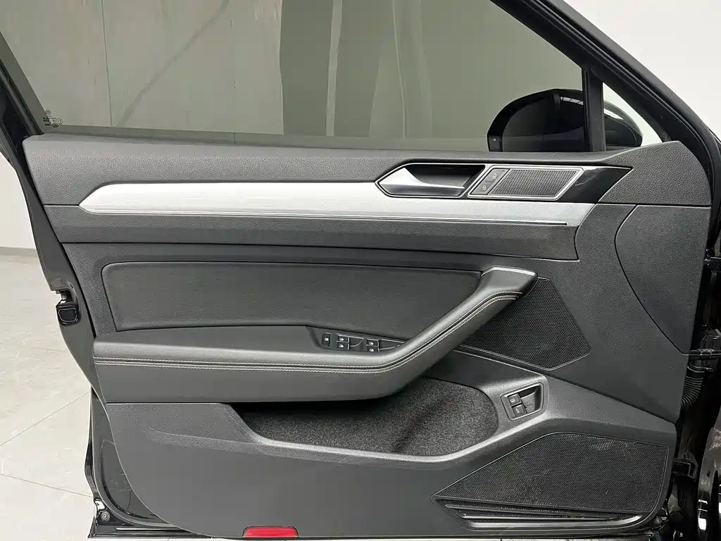 VOLKSWAGEN MAGOTAN GTE PLUG IN HYBRID