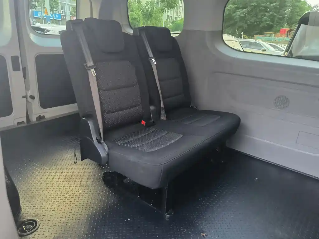 Maxus V70 — миниатюра 5