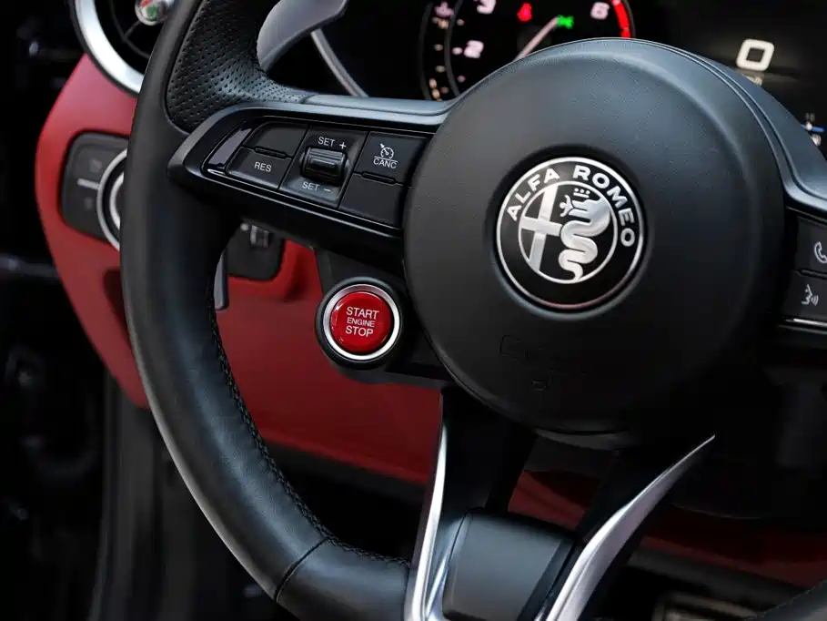 Alfa Romeo Giulia — миниатюра 24