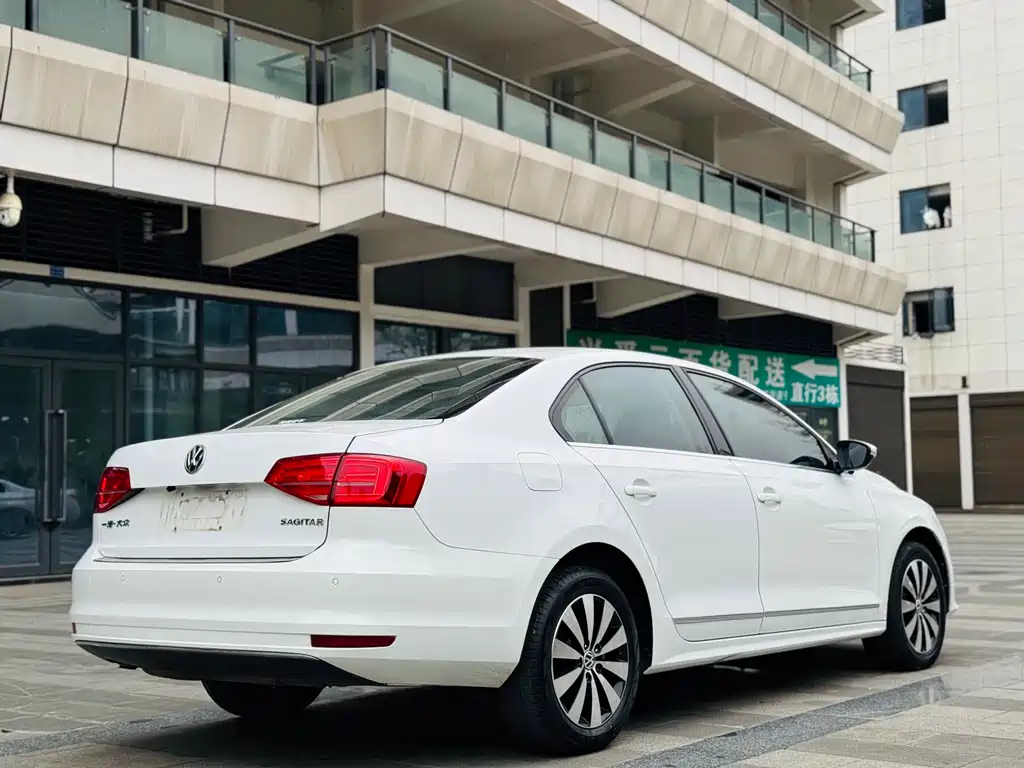 Volkswagen Sagitar 2018 1.6L AT Comfort
