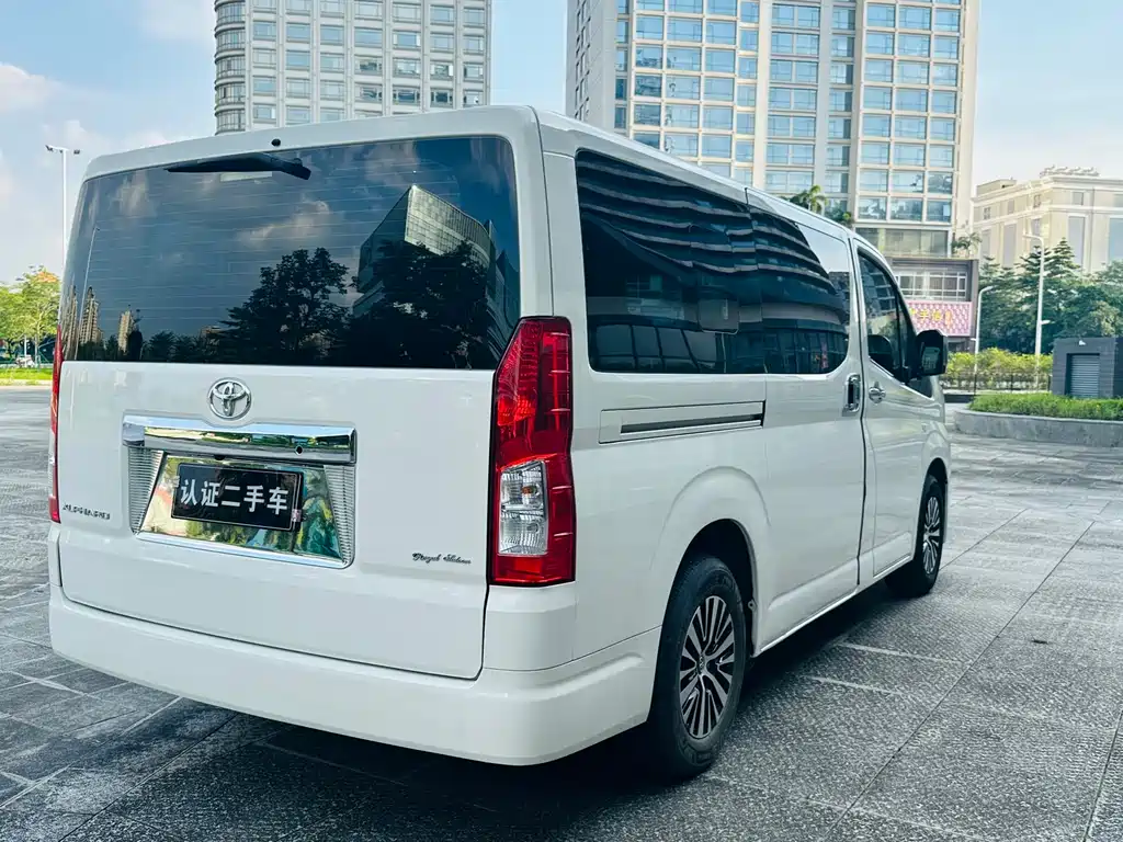 Toyota Granvia 2023 3.5L
